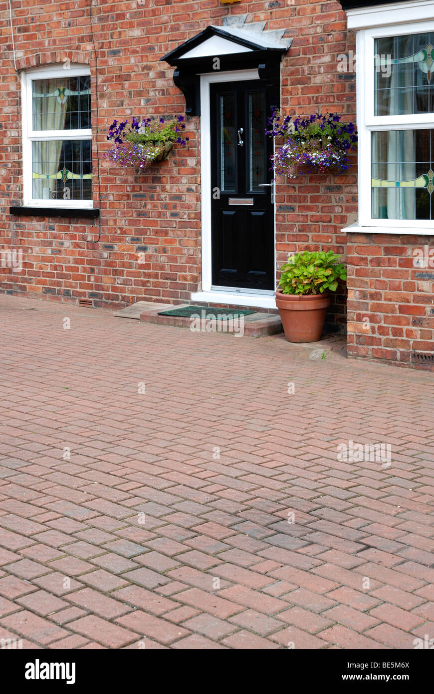 Driveway Uk High Resolution Stock Photography And Images Alamy