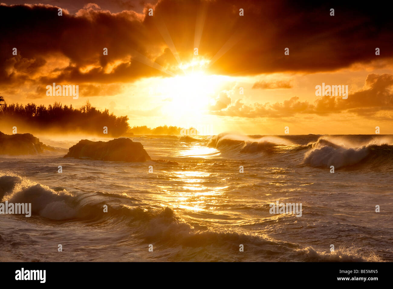 Hawaii beach sunset hi-res stock photography and images - Alamy