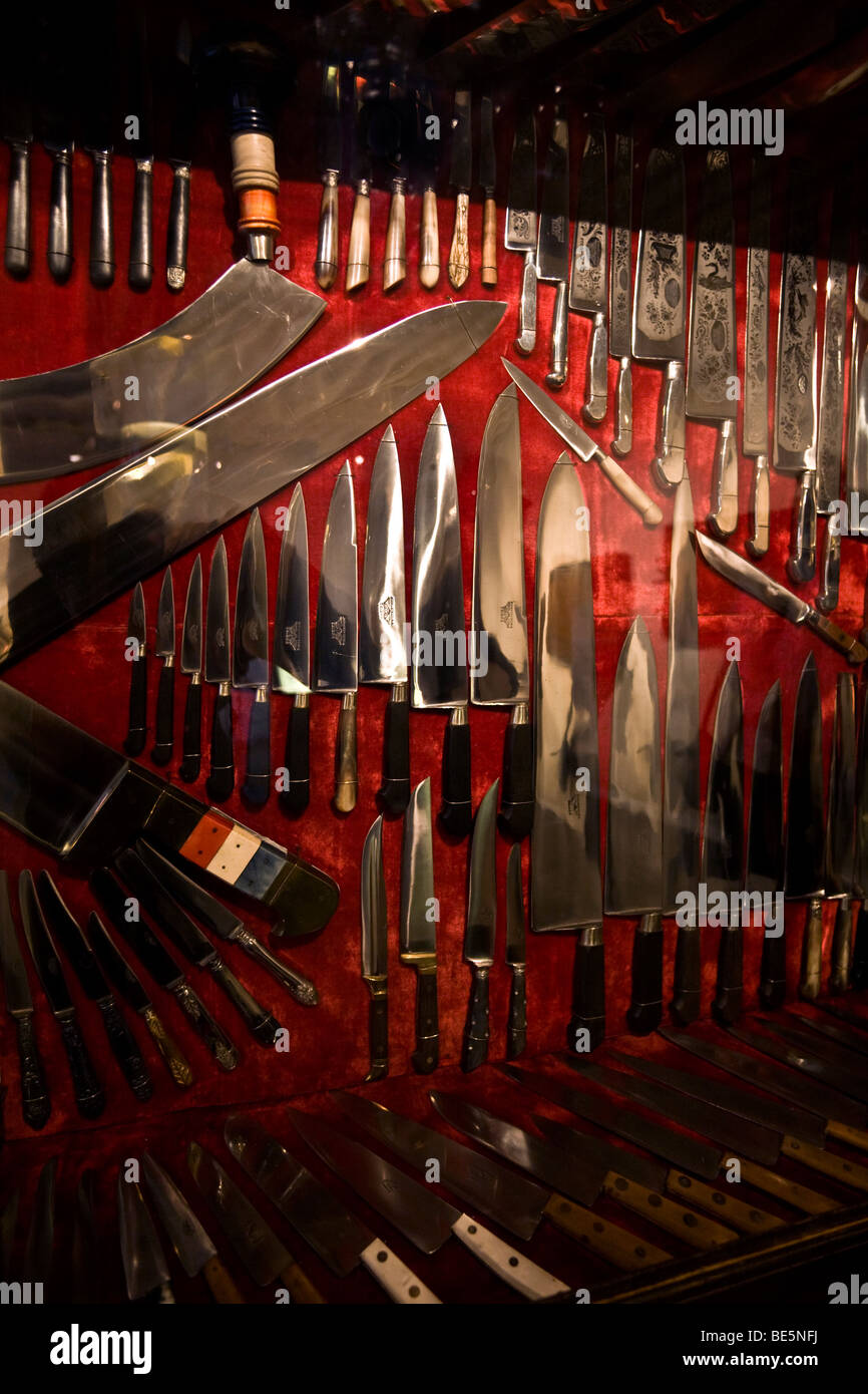 A collection of knives of the cutlery Museum, in Thiers (Puy de Dôme - France). La collection de couteaux du Musée de Thiers. Stock Photo