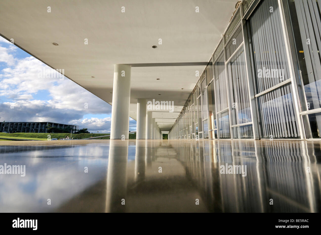 Arcade in the Congresso Nacional Congress building, architect Oscar Niemeyer, Brasilia, Distrito Federal state, Brazil, South A Stock Photo