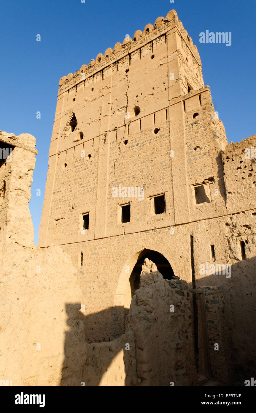 Historic adobe fortification, old town of Sinaw, Sharqiya Region, Sultanate of Oman, Arabia, Middle East Stock Photo