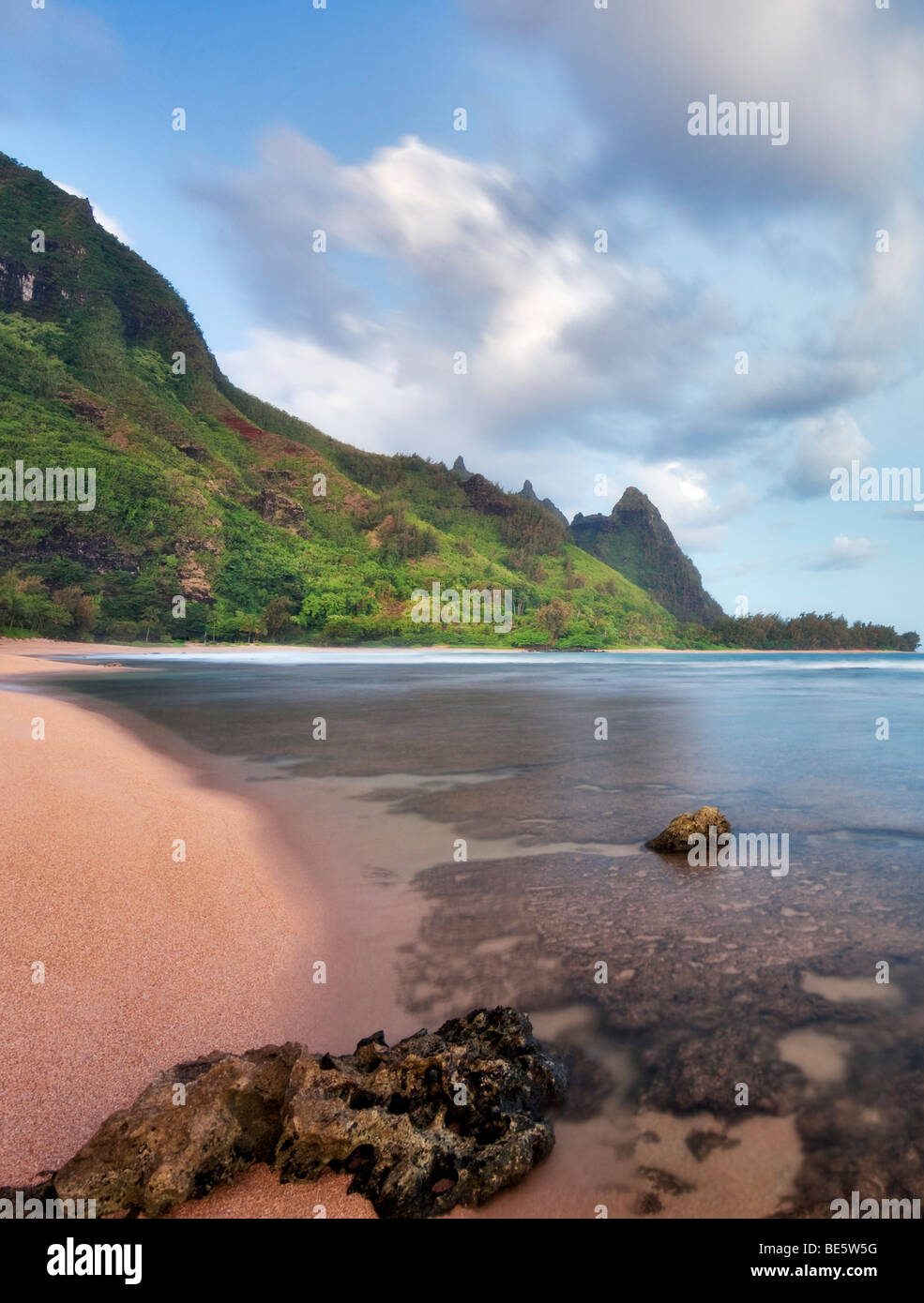 Tunnels Beach and Bali Hai at low tide. Kauai, Hawaii Stock Photo