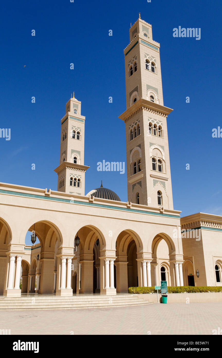 Modern mosque at Bahla, Hajar al Gharbi Mountains, Dhakiliya Region, Sultanate of Oman, Arabia, Middle East Stock Photo