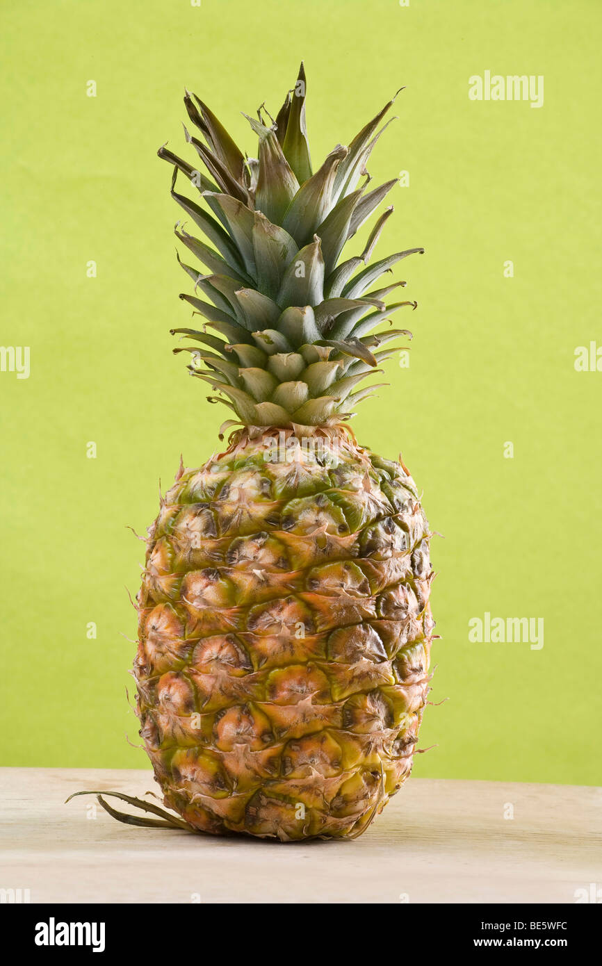 Frische ananas hi-res stock photography and images - Alamy