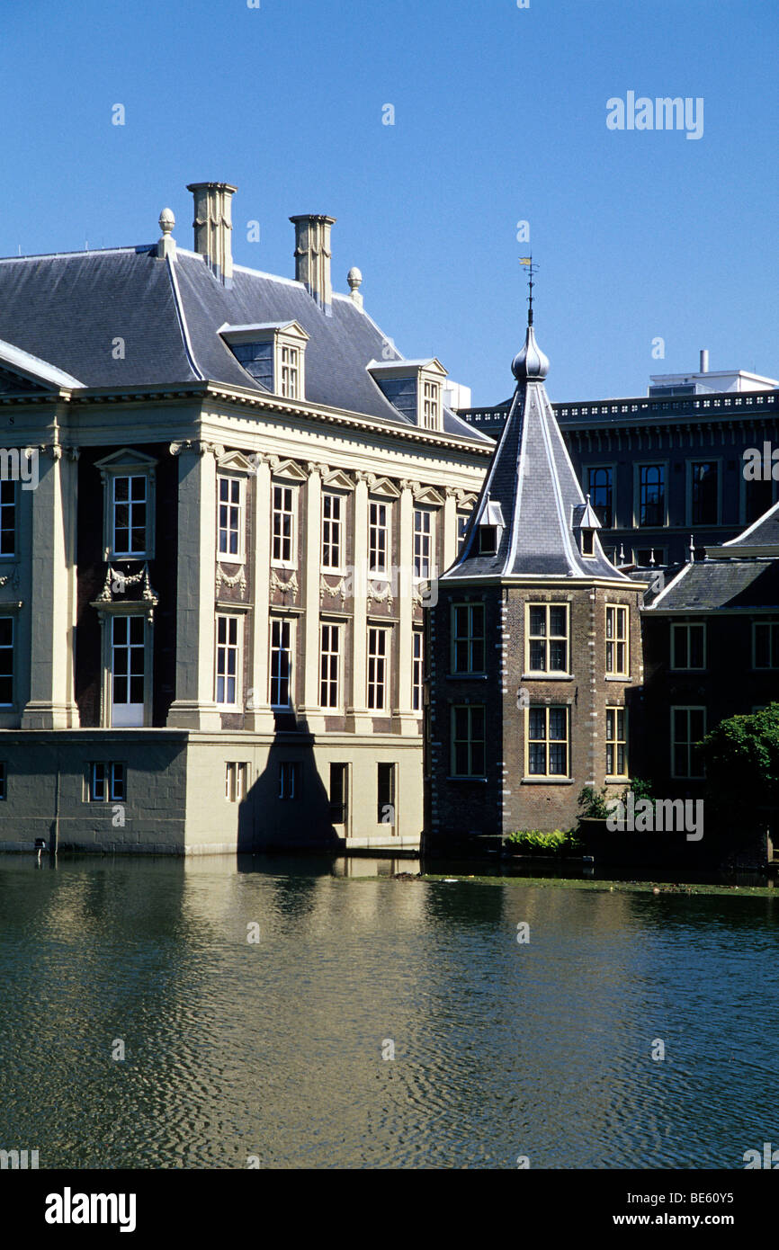 Mauritshuis Museum and the Binnenhof complex of buildings of Parliament on Hofvijver, Court's Pond, The Hague, Province of Sout Stock Photo