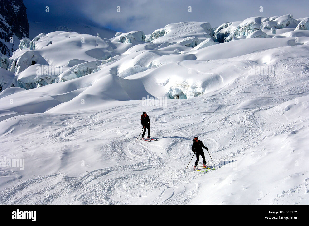 A group of skiers at the glacier Glacier du Geant in the Vall e Blanche, Chamonix, Haute-Savoie, France Stock Photo