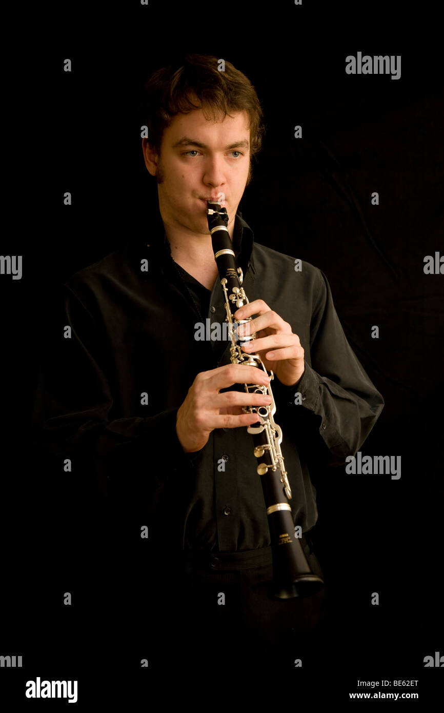 Musicians playing hires stock photography and images Alamy