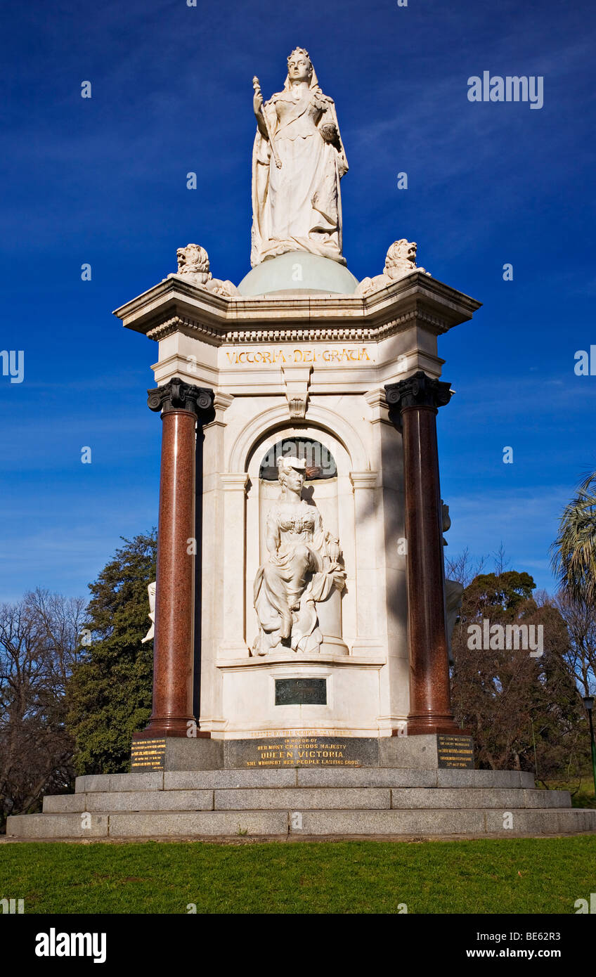 Melbourne Sculptures / Queen Victoria Monument in the Domain Gardens
