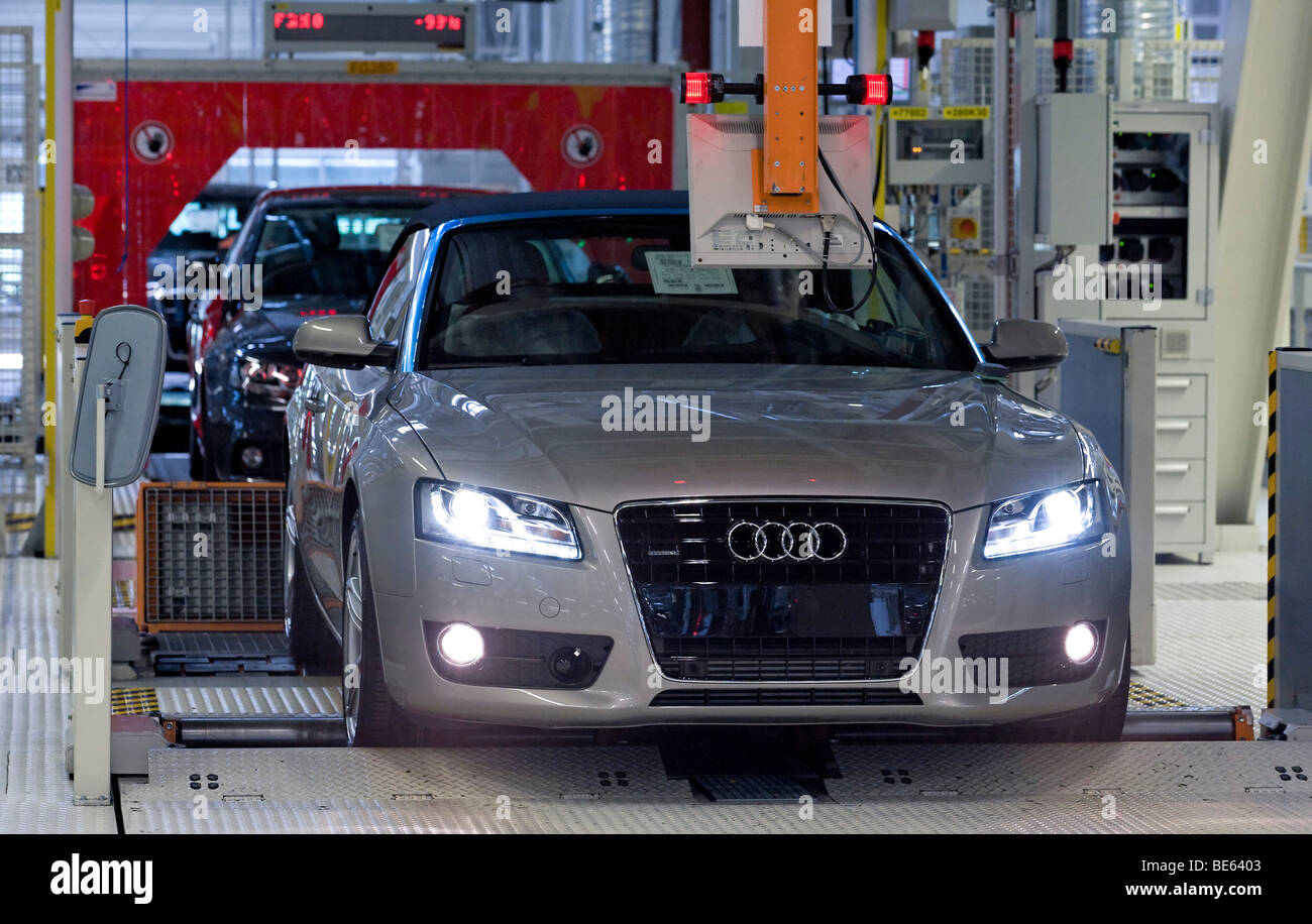 An Audi A5 Cabriolet being tested on a vibration device at the control centre of the Audi plant in Neckarsulm, Baden-Wuerttembe Stock Photo