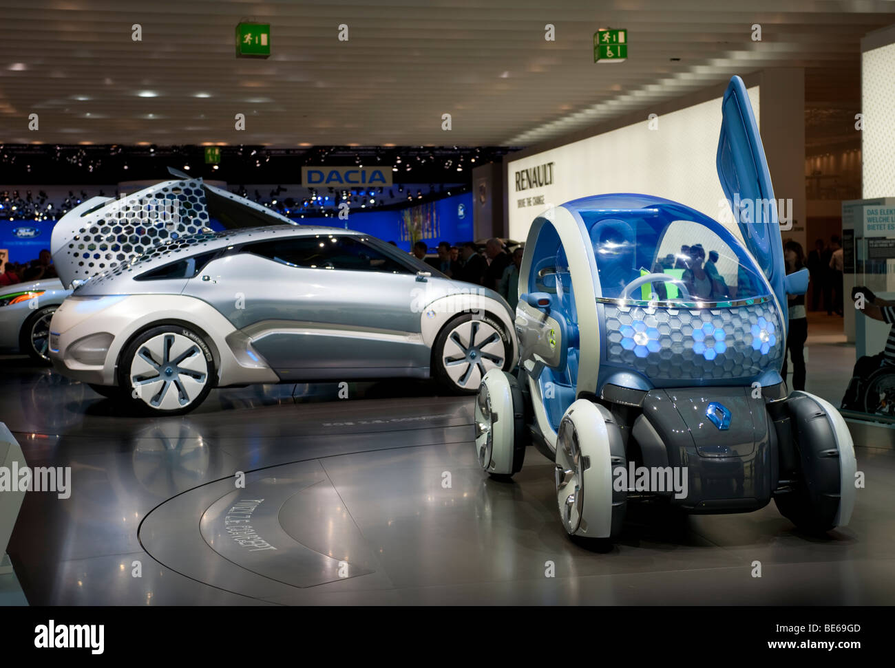 Renault Twizy ZE and Zoe Ze concept futuristic electric cars at ...