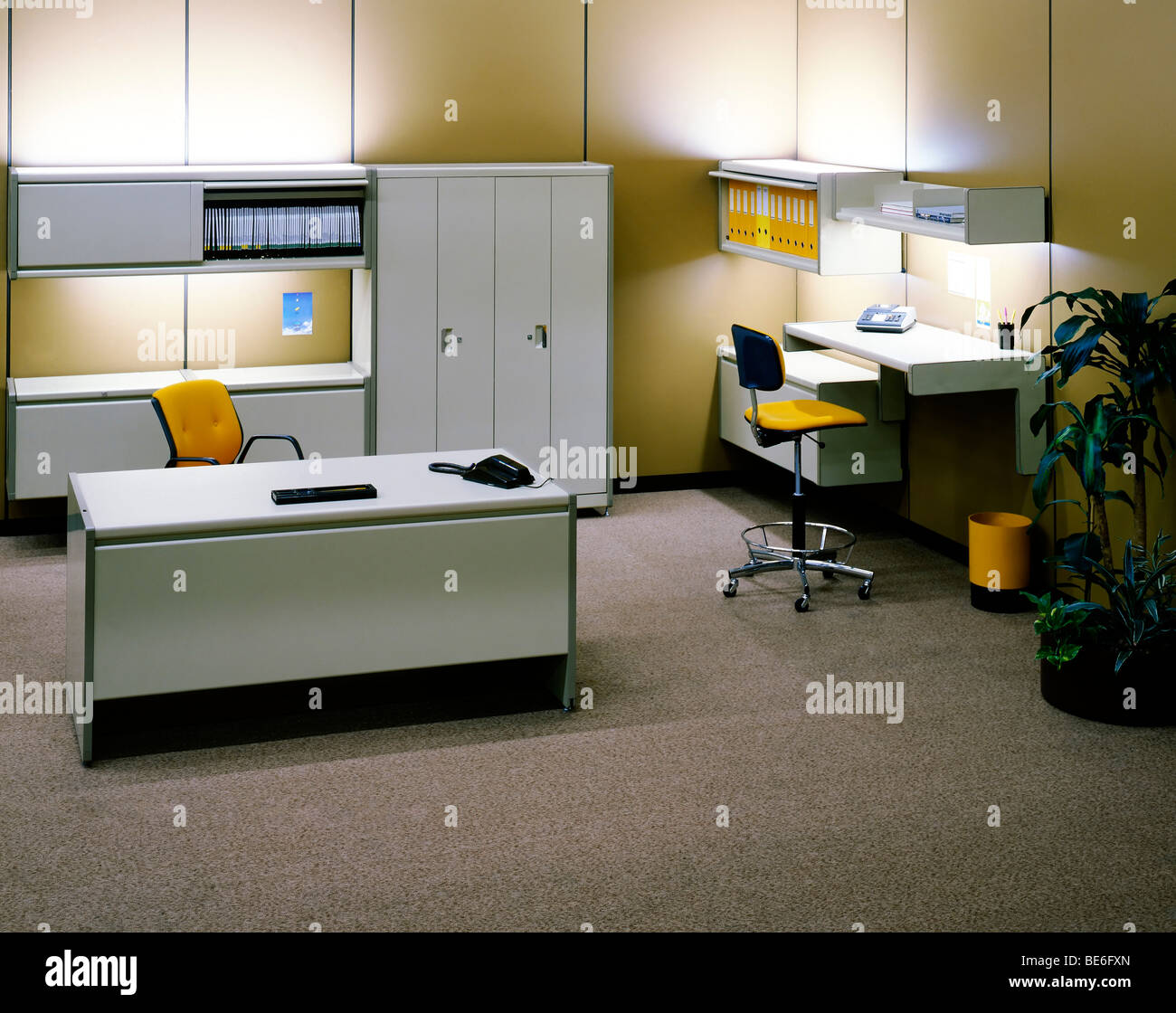 Retro office interior hi-res stock photography and images - Alamy