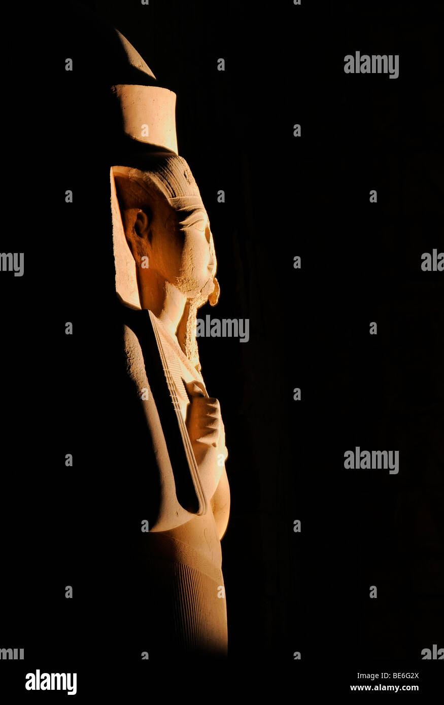 Egypt luxor temple of karnak statue of ramses ii hi-res stock ...