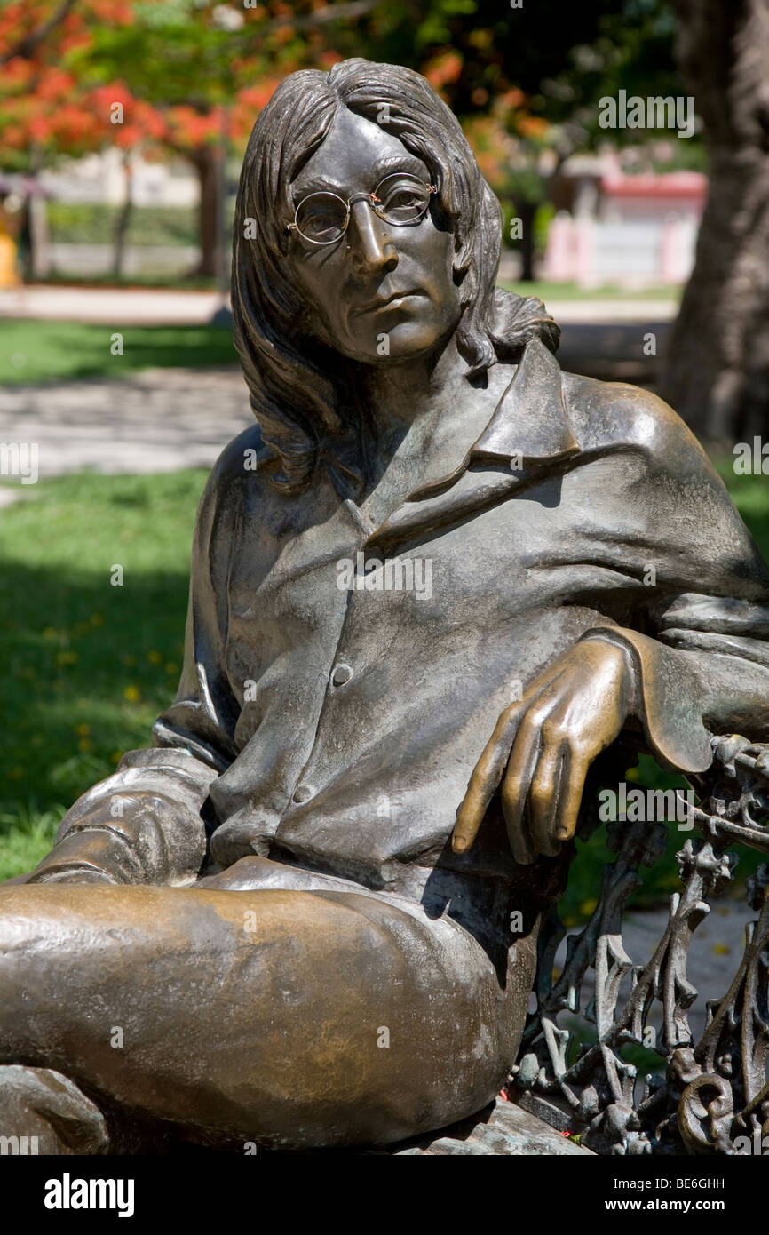 John lennon bench hi-res stock photography and images - Alamy