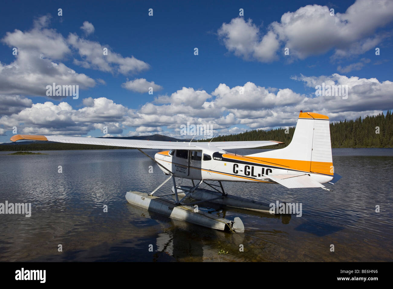 Taxiing Cessna 185 Skywagon, Floatplane, bush plane, Caribou Lakes, upper Liard River, Yukon Territory, Canada Stock Photo