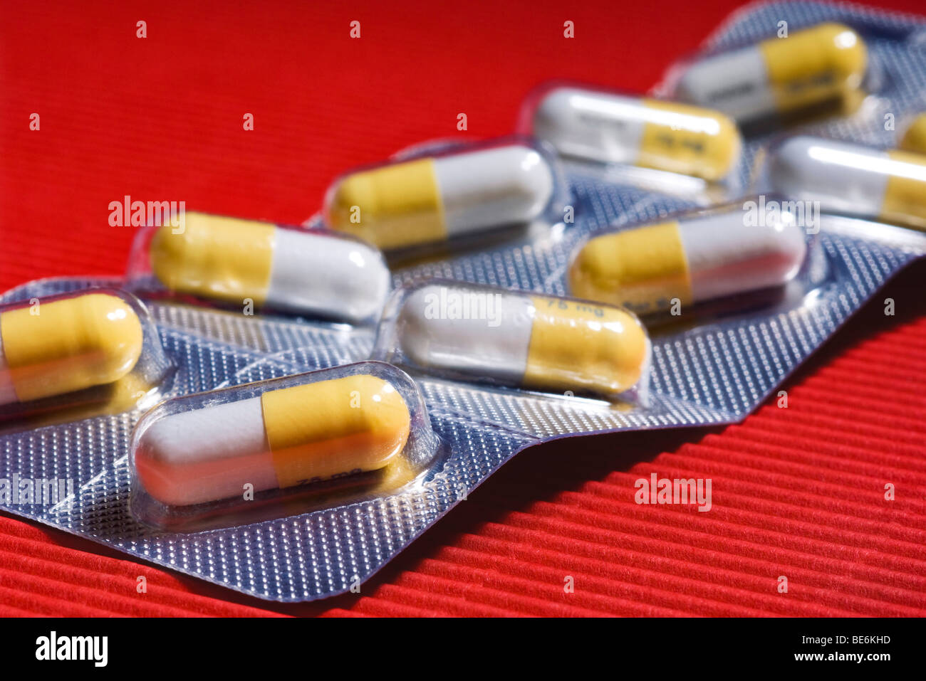 Blister pack containing capsules of an antiviral drug (a neuraminidase inhibitor) used to treat H1N1 flu Stock Photo
