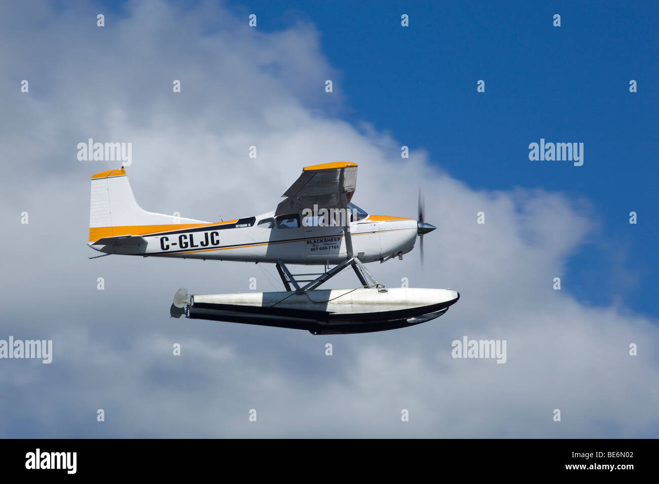Flying Cessna 185 Skywagon, Floatplane, bush plane, Caribou Lakes, upper Liard River, Yukon Territory, Canada Stock Photo