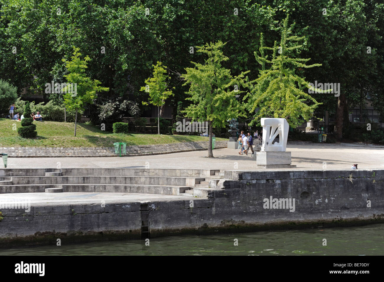 Quai Saint Bernard,Sqare Tino Rossi, Art Modern Museum,Bateau Mouche on