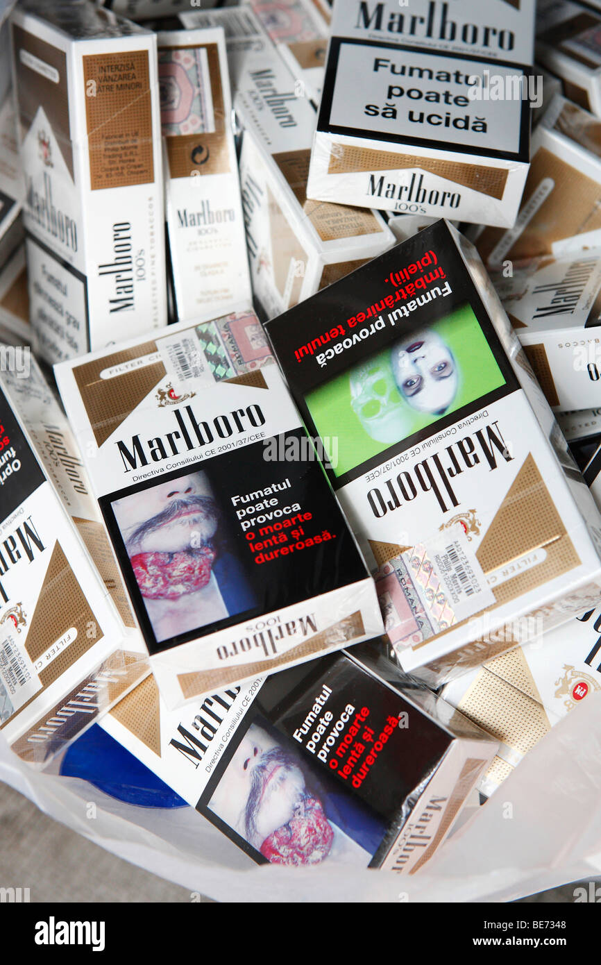 romanian cigarettes Smoking sign romania hi-res stock photography and images