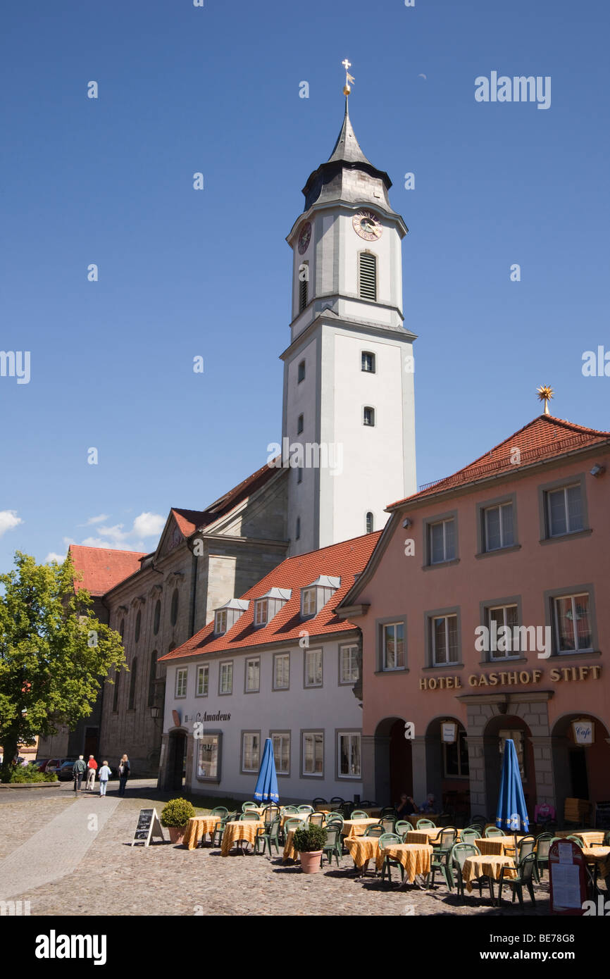 Marktplatz, Lindau, Bavaria, Germany. Catholic Munster Lieben St Mary and pavement cafe in picturesque Old Town (Altstadt) Stock Photo