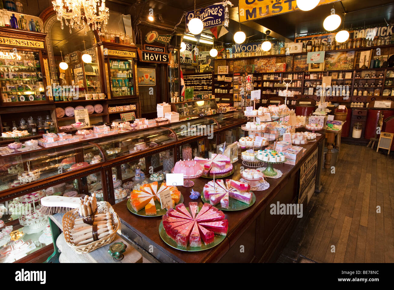 Apothecary shop historic hi-res stock photography and images - Alamy