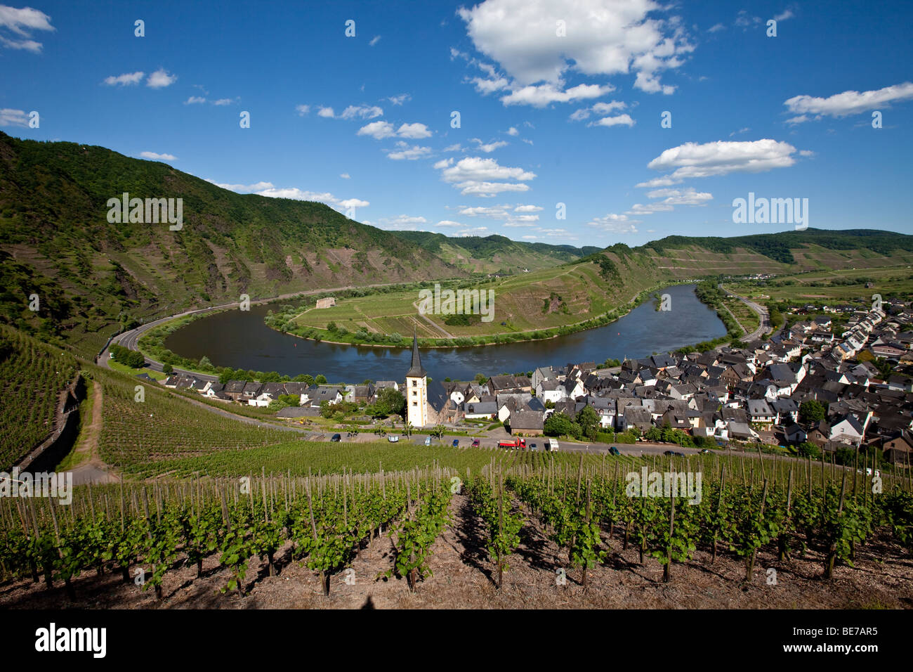 View on to the Moselle River loop near the town of Bremm, district of Cochem-Zell, Moselle, Rhineland-Palatinate, Germany, Euro Stock Photo