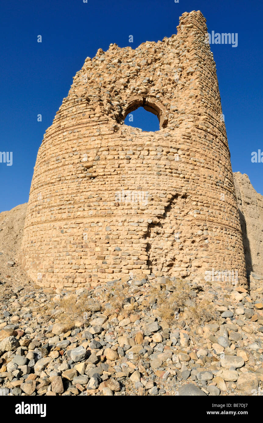 Historic adobe fortification, watchtower of Izki Fort or Castle, Dakhliyah Region, Sultanate of Oman, Arabia, Middle East Stock Photo