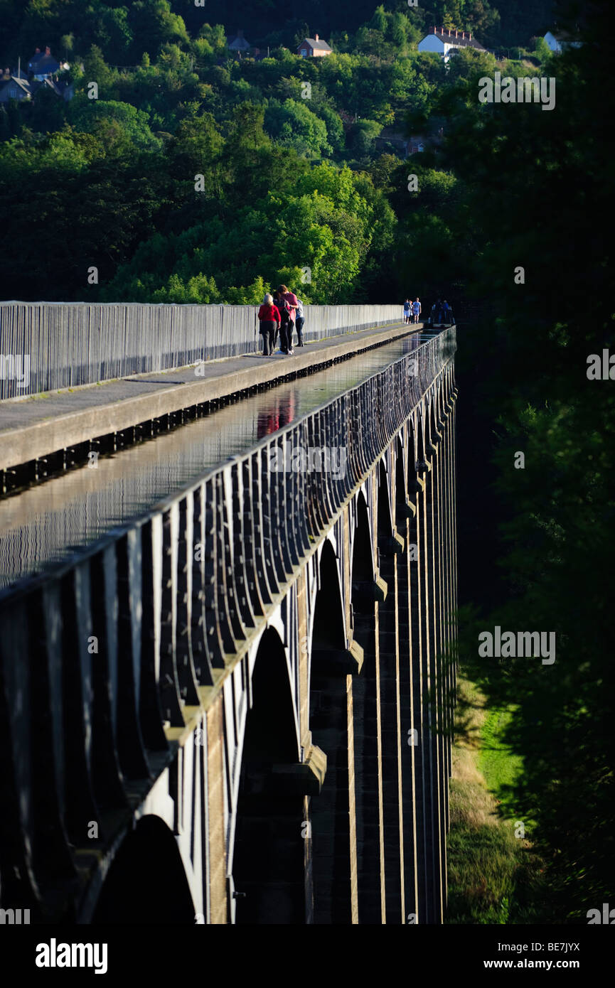 Pontcysyllte Aqueduct carrying the Llangollen Canal over River Dee. Designed by Thomas Telford. A  World Heritage Site, Wales UK Stock Photo