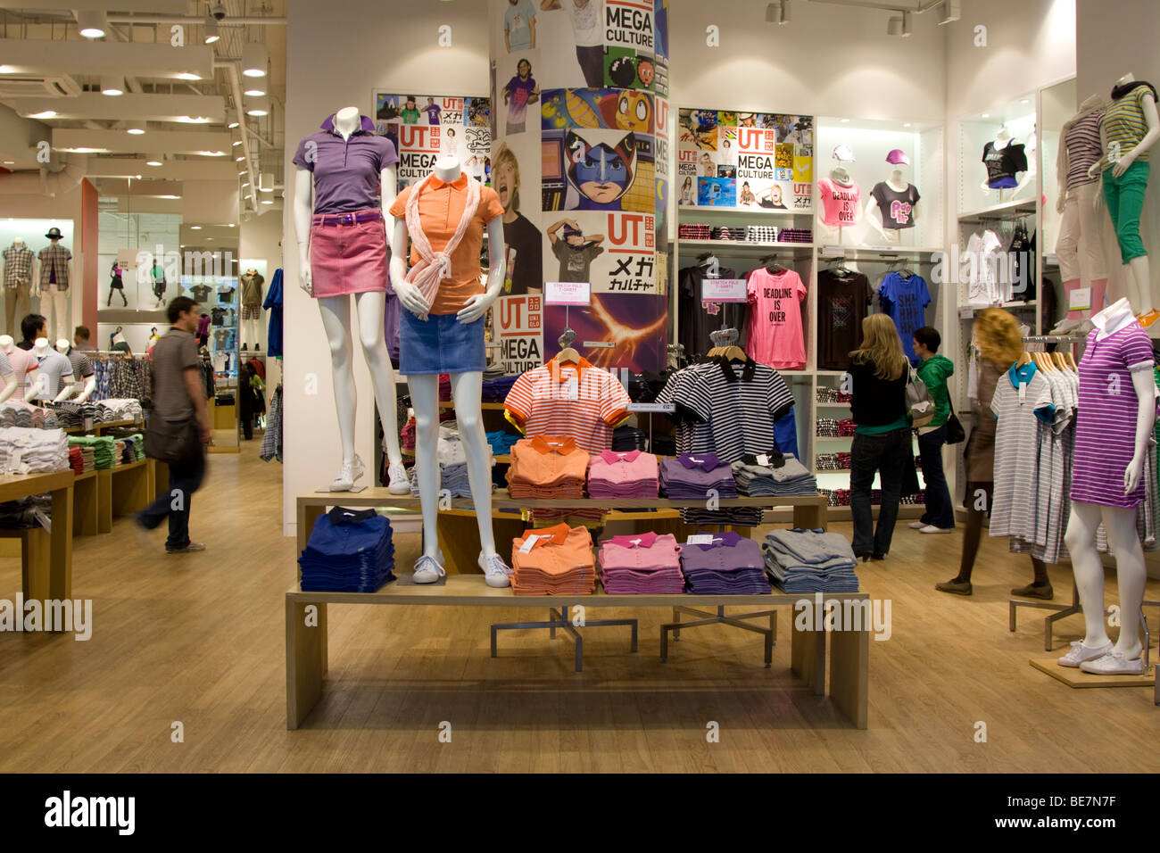 Oxford street uniqlo uk hi-res stock photography and images - Alamy