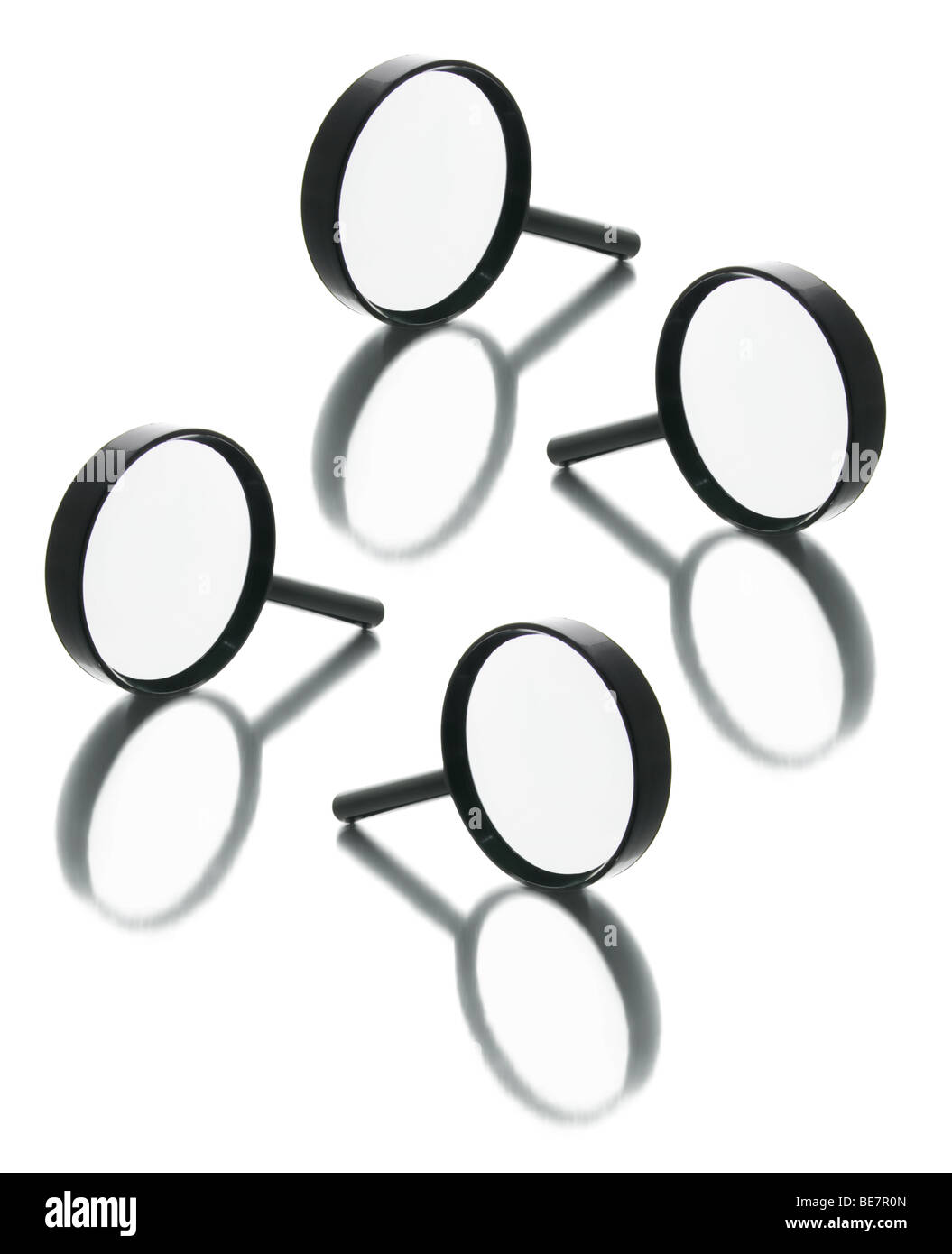 Magnifying eyeglasses hi-res stock photography and images - Page 5