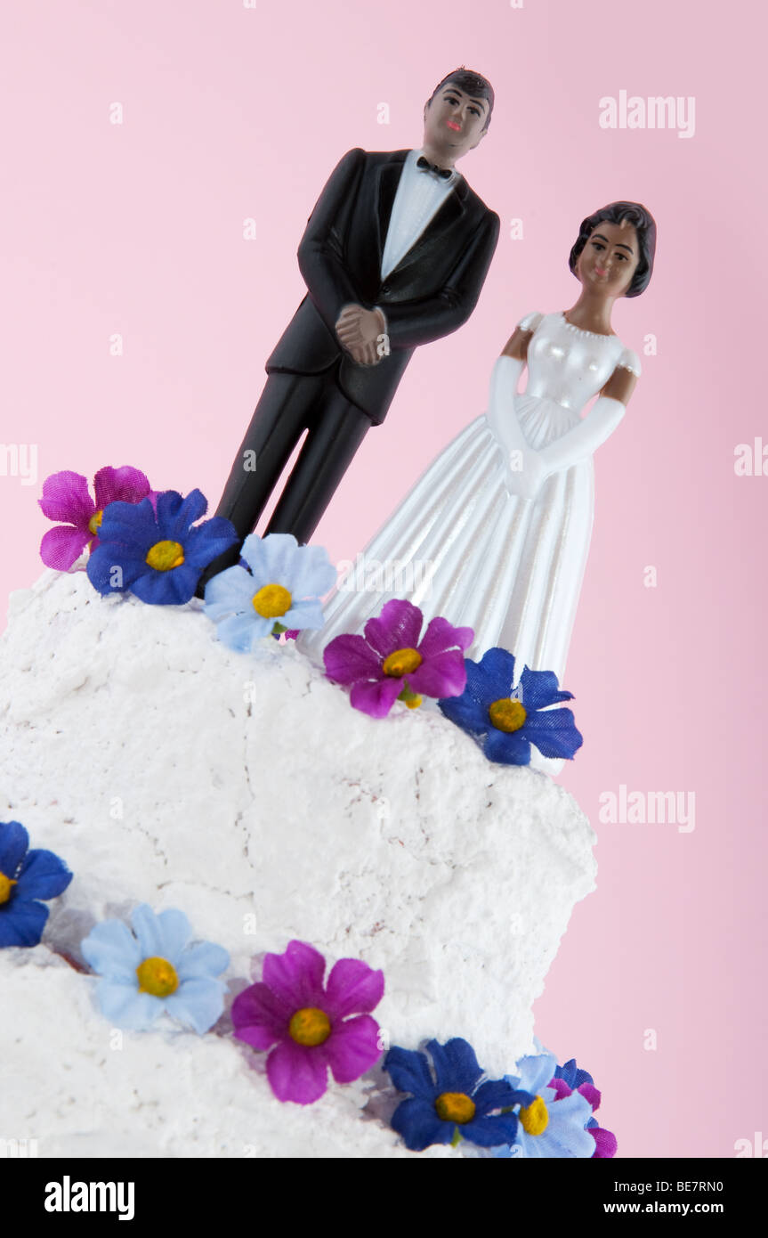 Black couple wedding cake hi-res stock photography and images - Alamy