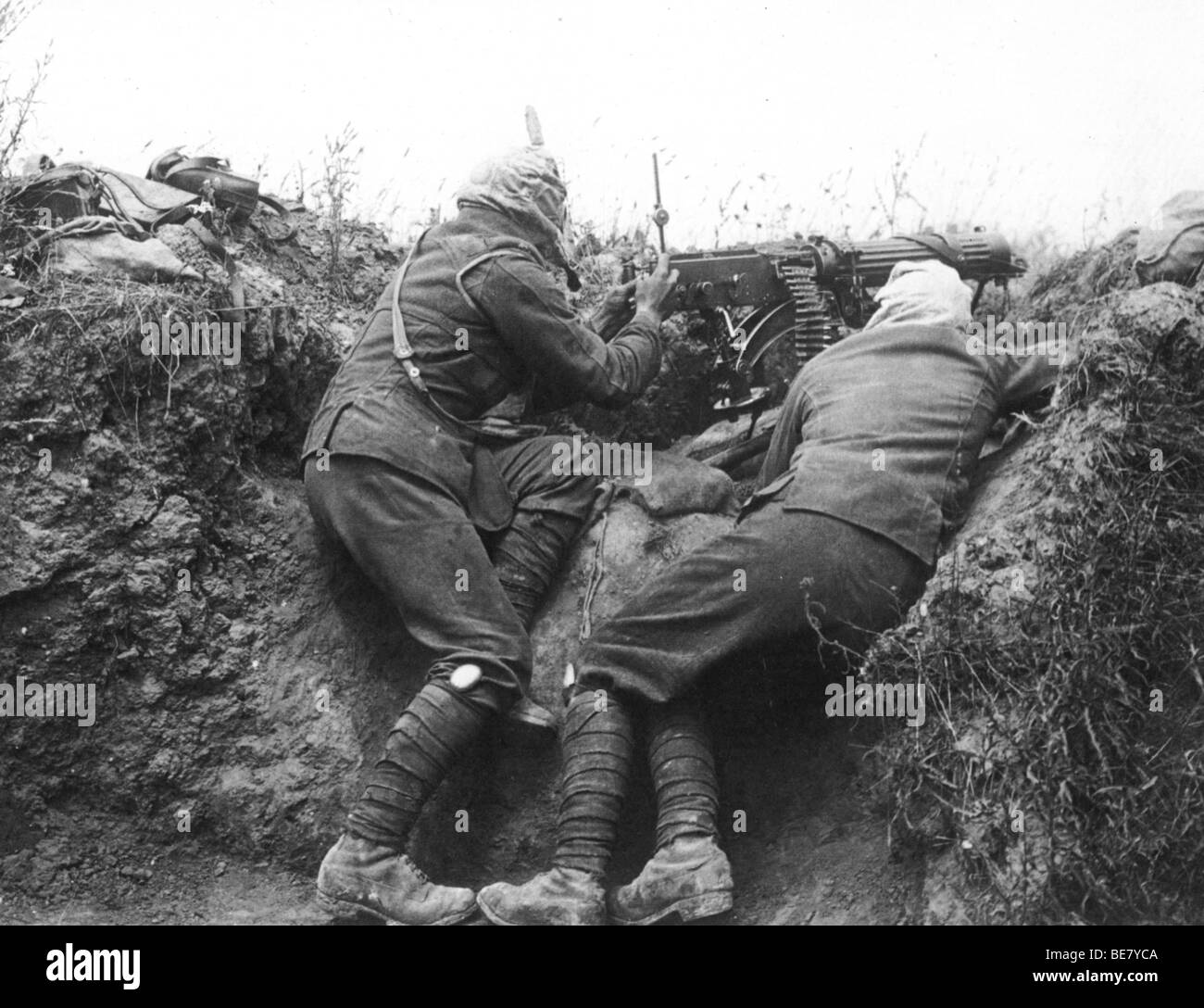 BRITISH MACHINE GUN unit  during First Battle of the Somme in WWI Stock Photo