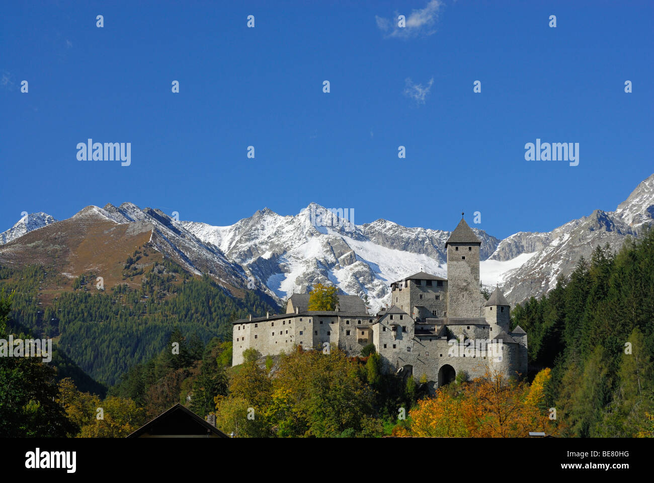 Castle Taufers with Schwarzenstein in Zillertaler Alpen range, Sand in Taufers, valley Ahrntal, South Tyrol, Italy Stock Photo