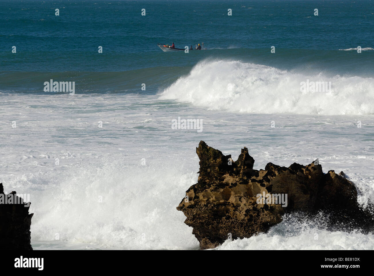 Lisbon Rocks Men breaking rocks hi-res stock photography and images - Alamy