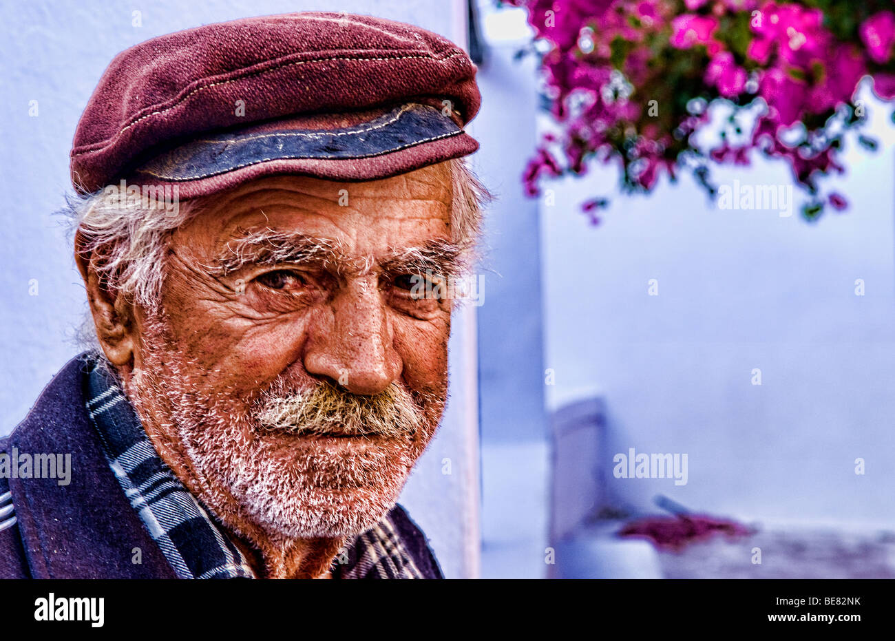 https://c8.alamy.com/comp/BE82NK/beautiful-village-of-oia-with-old-local-man-in-greek-cap-in-santorini-BE82NK.jpg