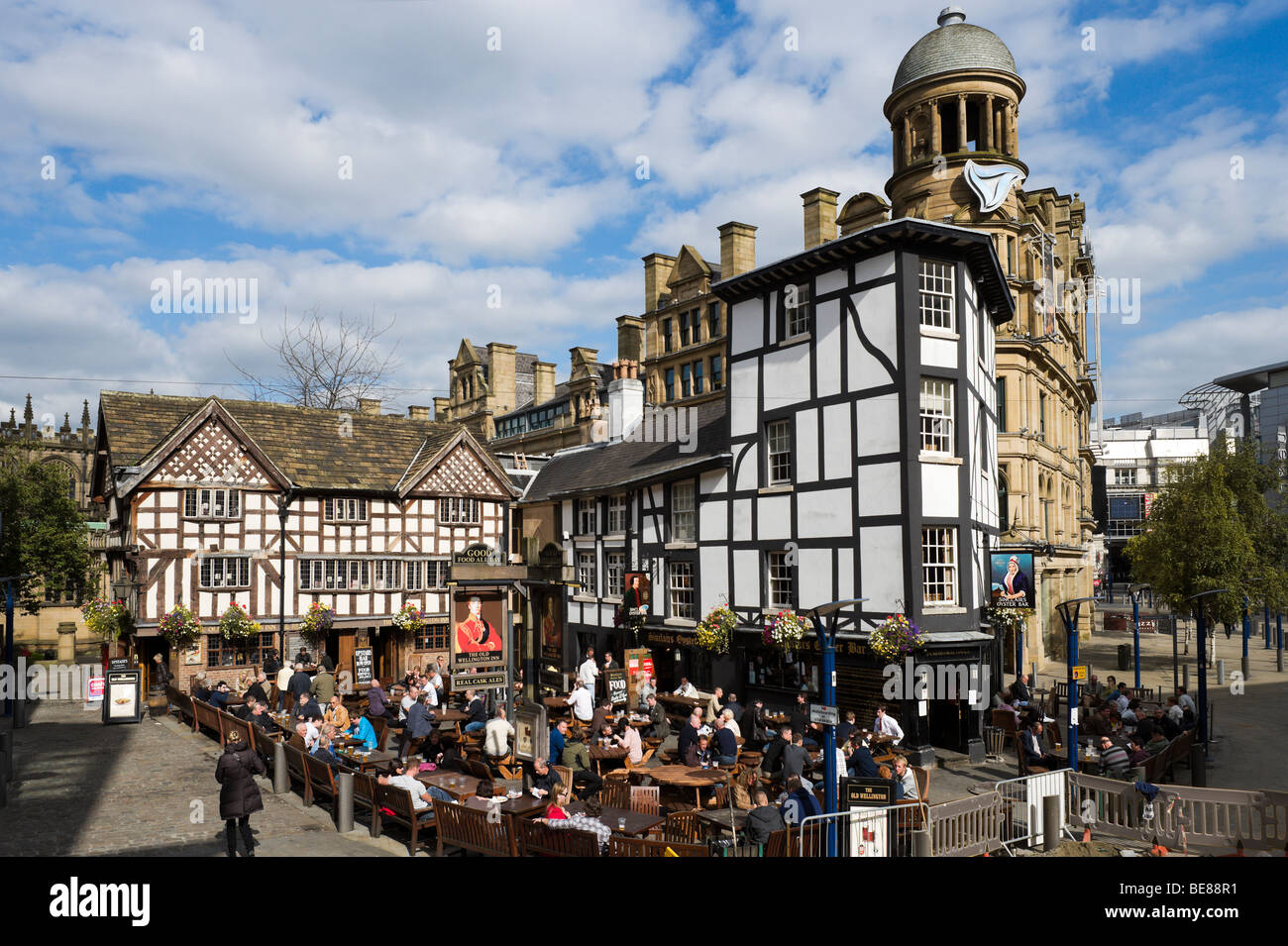 The Old Wellington Inn and Sinclair's Oyster Bar, Cathedral Gates, Exchange Square, Manchester, England Stock Photo