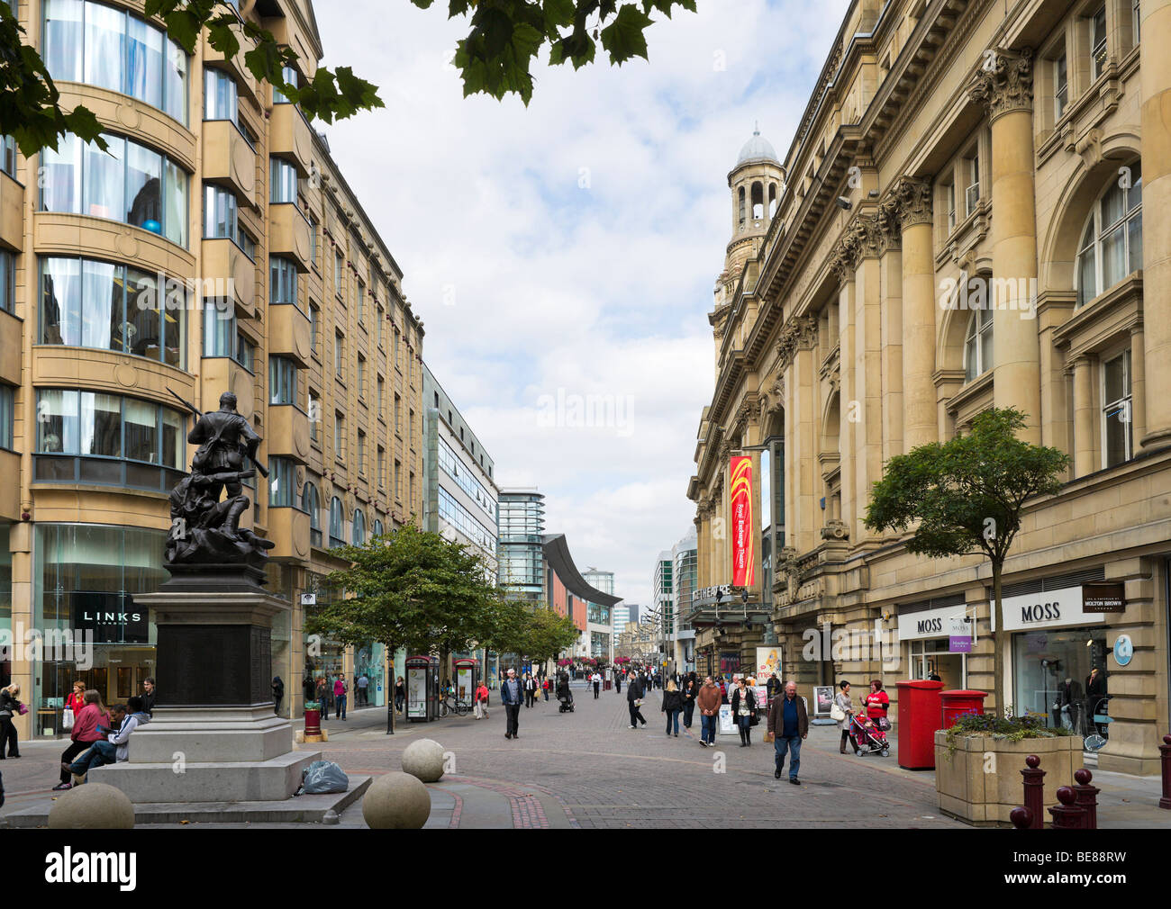 St Ann's Square with the Royal Exchange Theatre to the right, Manchester, England Stock Photo