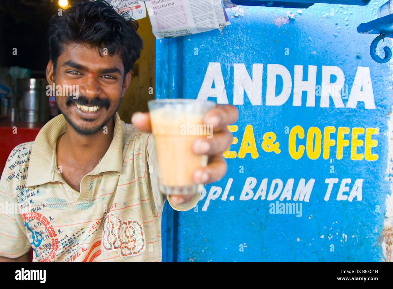 Vendor mixing Indian chai tea in Hyderabad India Stock Photo