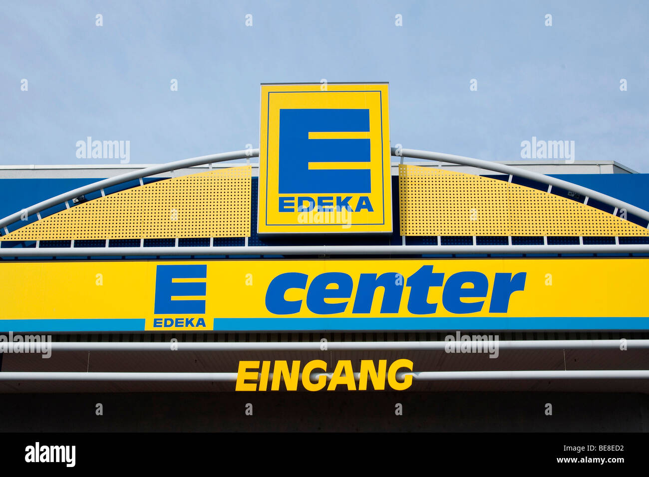 Supermarket logos hi-res stock photography and images - Alamy