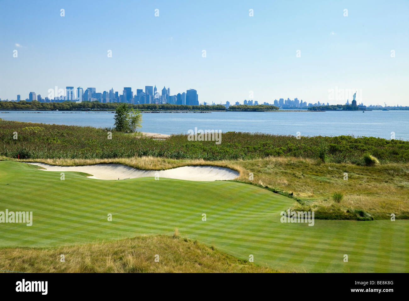 Liberty National Golf Course, Jersey City, New Jersey 14th fairway and Manhattan skyline. Stock Photo