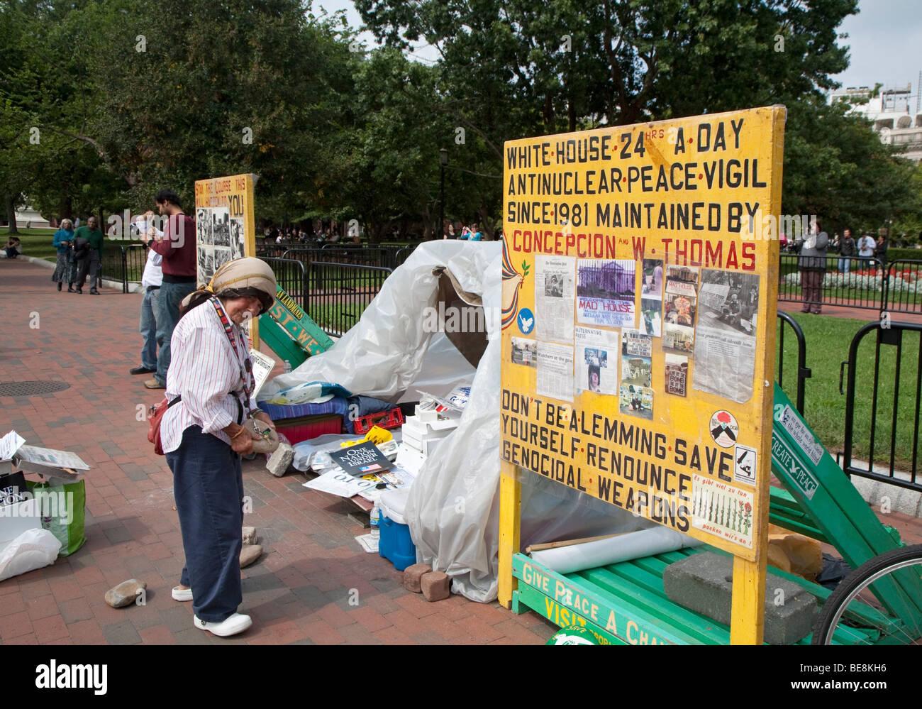 Washington Dc Peace Vigil In Lafayette Park Across The Street From Stock Photo Alamy