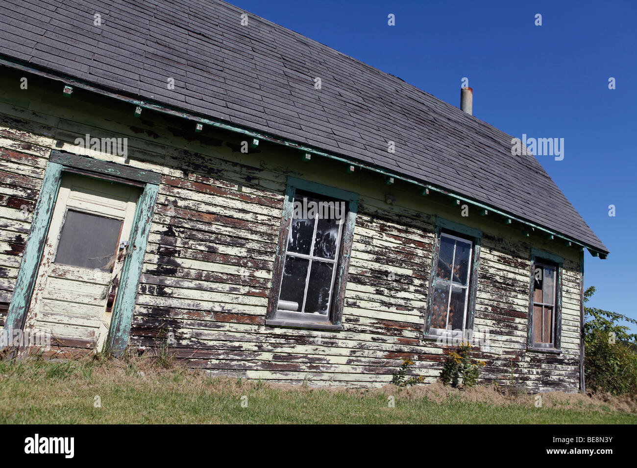 Abandonded farm building, Maine Stock Photo