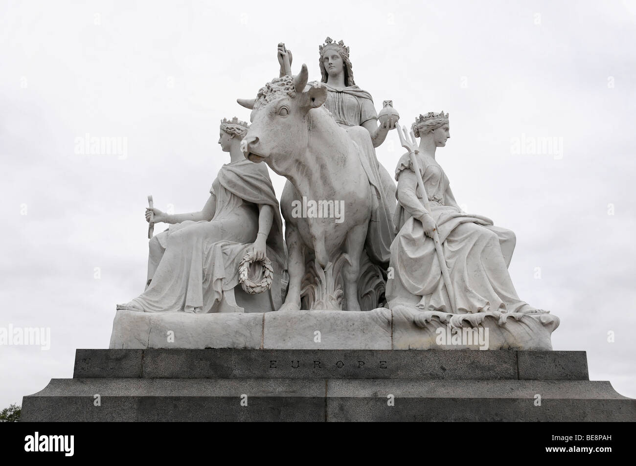 Detail, figures on the monument, Albert Memorial Monument, golden statue near the Royal Albert Hall, London, England, United Ki Stock Photo