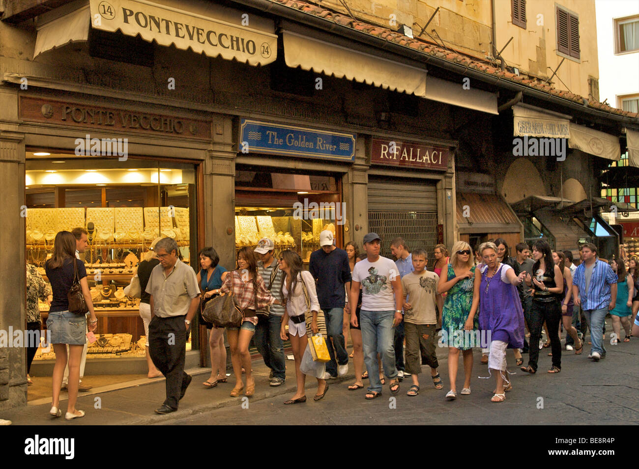 Tourists and shoppers stroll past gold and jewelry shops on the Ponte  Vecchio bridge in Florence, Italy Stock Photo - Alamy