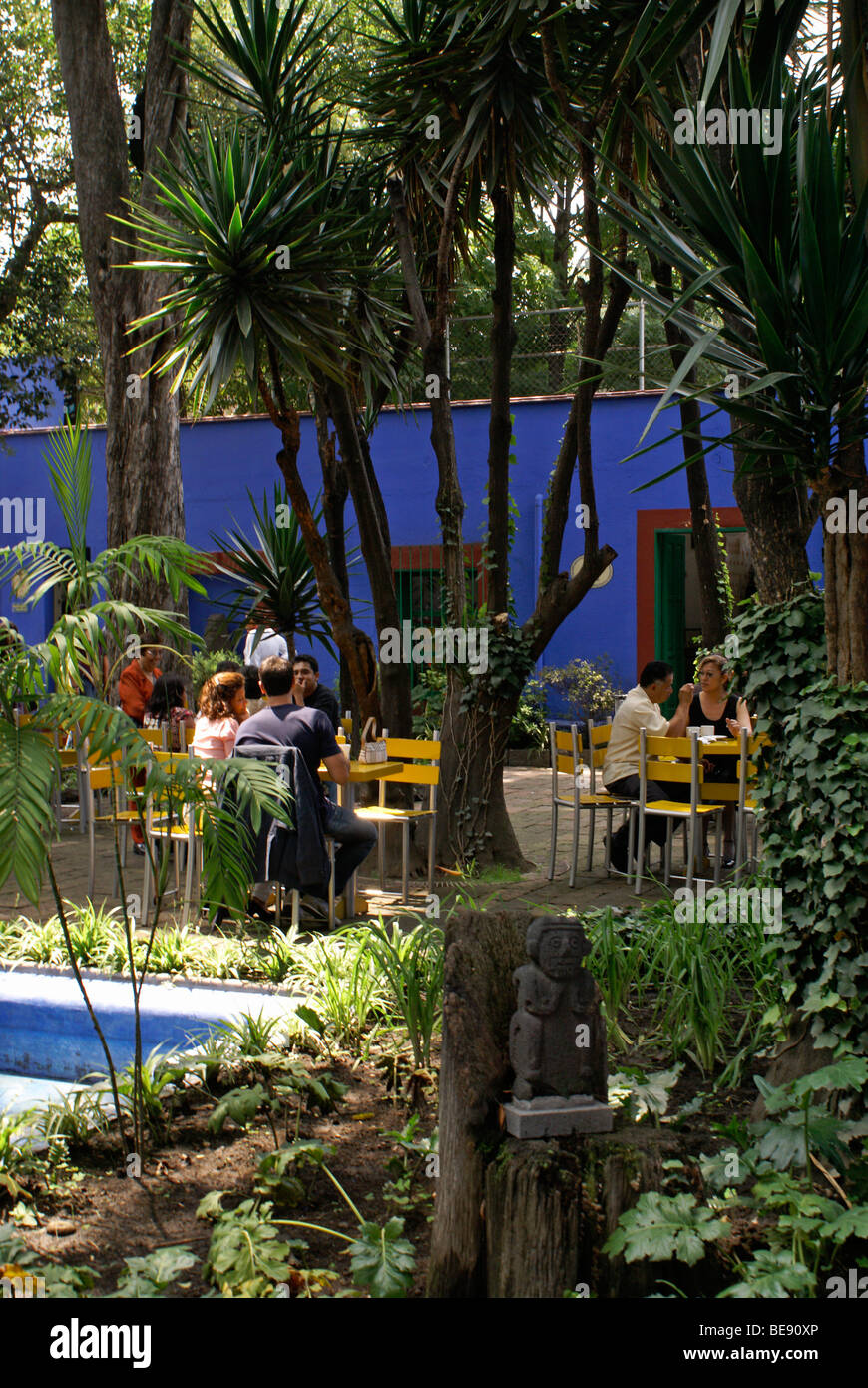 Outdoor cafe at the Museo Frida Kahlo, also known as the Casa Azul, or Blue house, Coyoacan, Mexico City Stock Photo