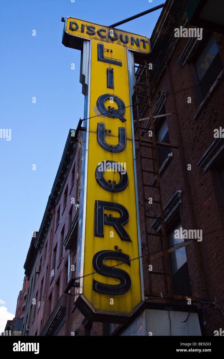 Discount Liquors Store sign in Manhattan New York City Stock Photo Alamy