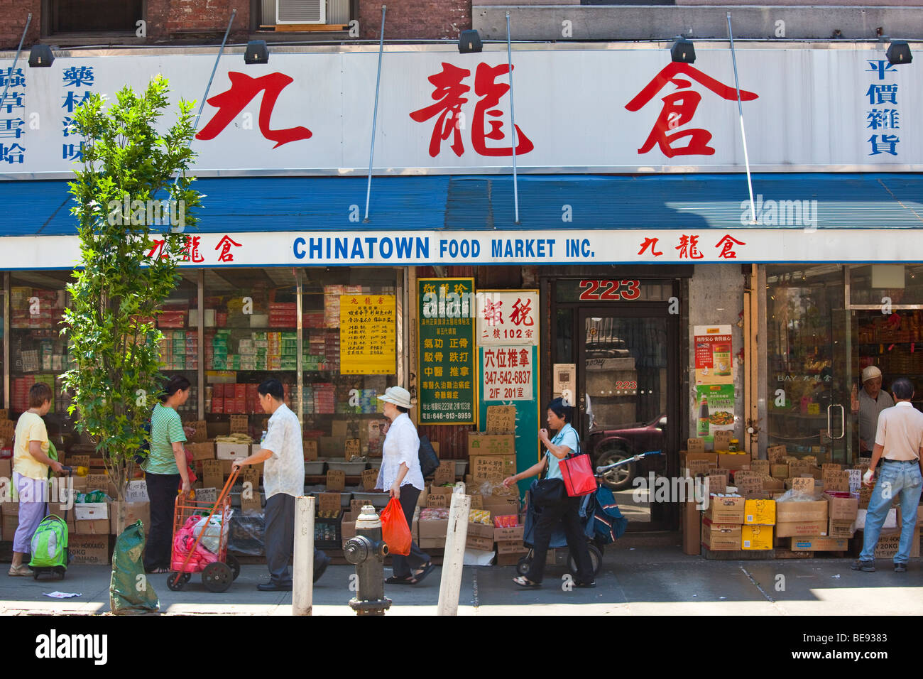 Chinese Grocer in Chinatown in Manhattan New York City Stock Photo