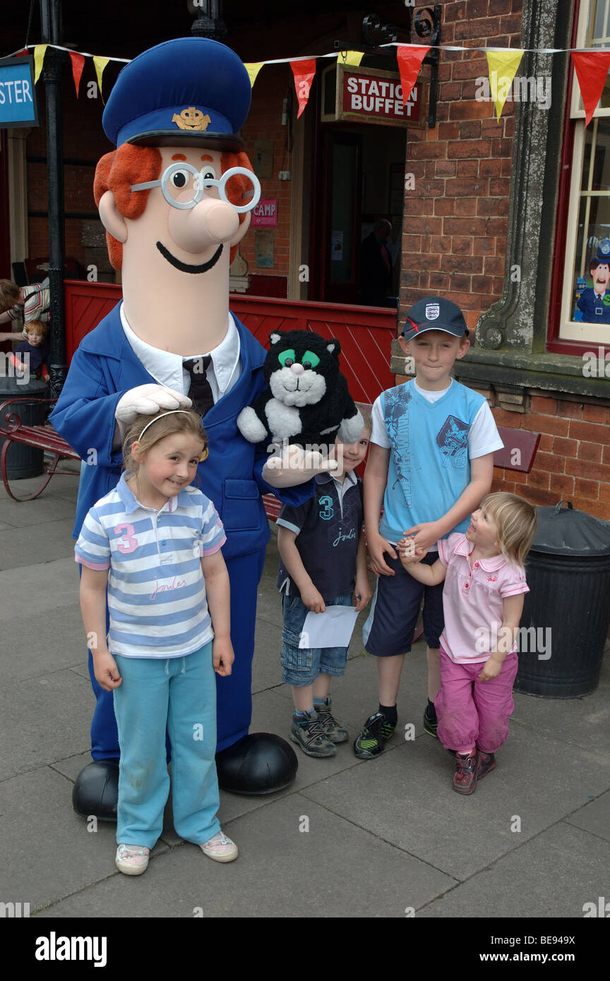 Postman pat hi-res stock photography and images - Alamy