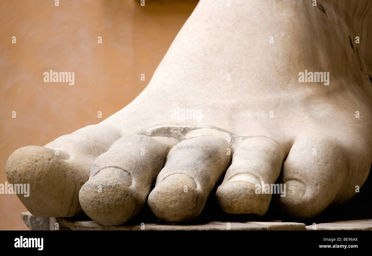 ITALY Rome Lazio Capitoline Museum Palazzo dei Conservatori Courtyard Giant marble human foot from a colossal Roman statue Stock Photo