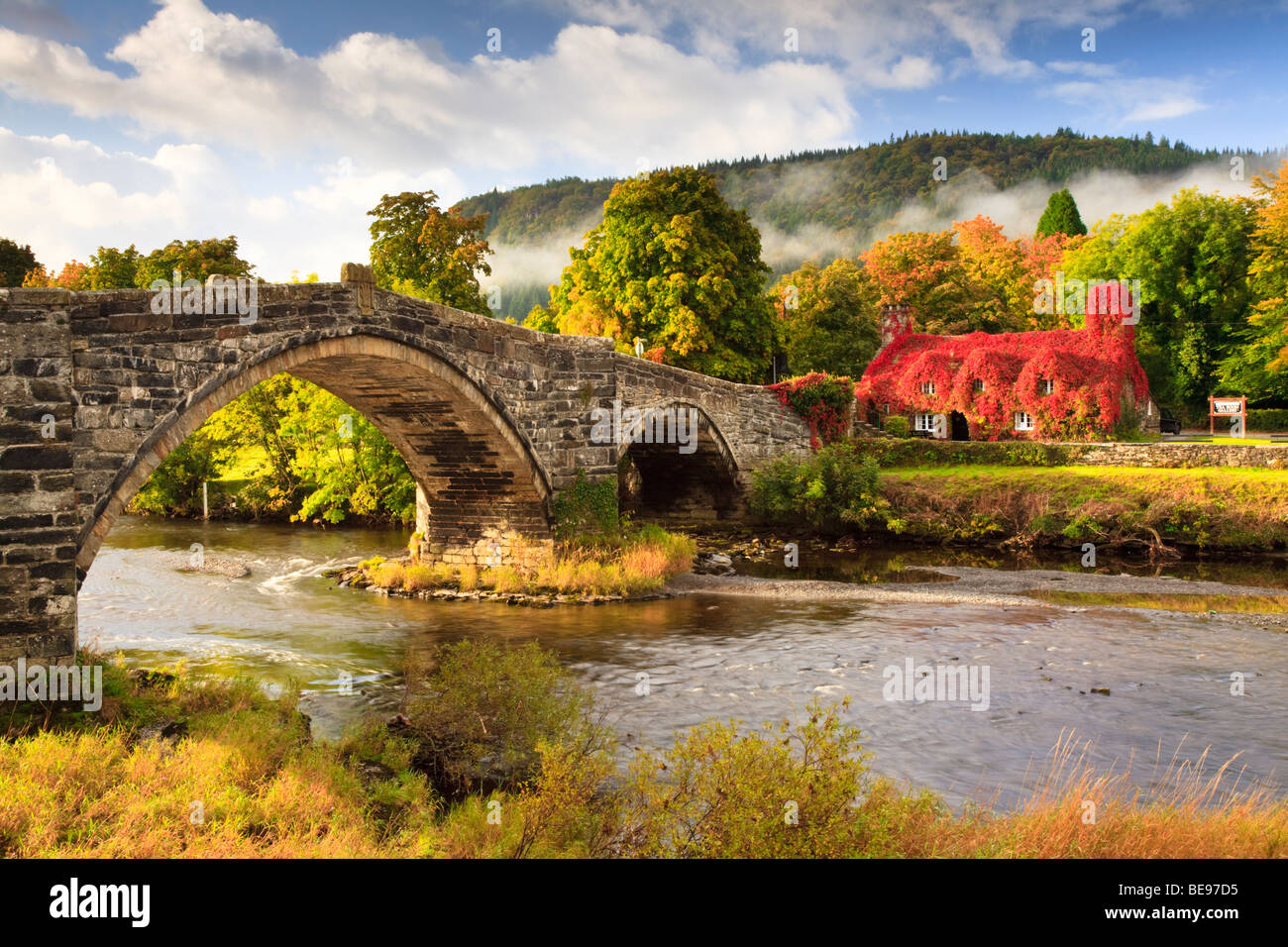 Pont Fawr running under the River Conwy and overlooking the Ty Hwnt i'r Bont teashop owned and run by the National Trust. Stock Photo