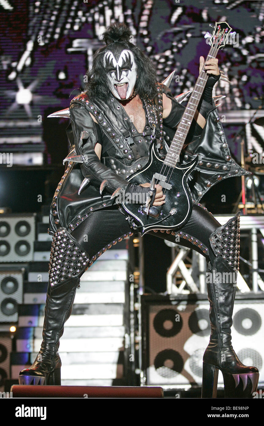 Gene simmons kiss hi-res stock photography and images - Alamy